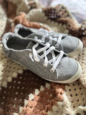 Gray ladies Casual Lace-Up Sneakers
